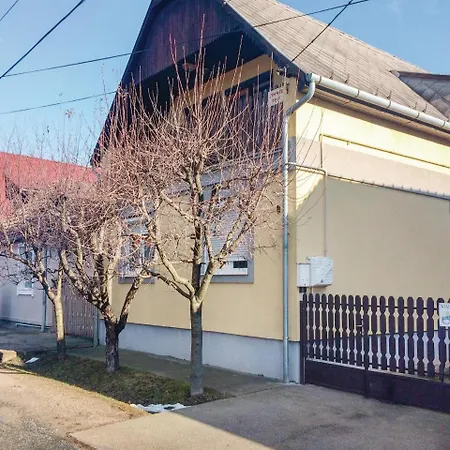 Three-bedroom In Appartamento